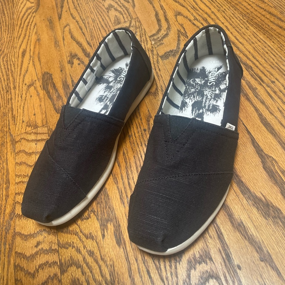 Tom’s size 9.5 Alpartaga shoes
